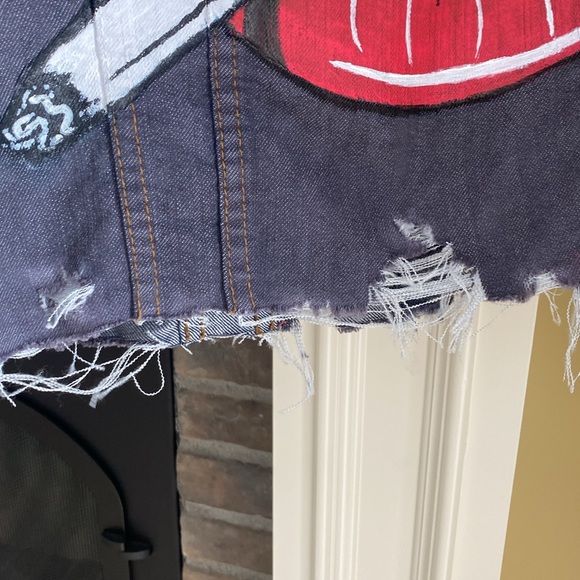 FABULOUS Hand Painted Upcycled Jean Jacket in Size Large. Distressed w/Studs. - Picture 10 of 12